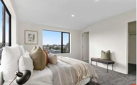 3 Bedroom + Study! - Photo 3