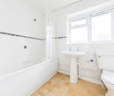 3 Bed Flat, Wellow Close, SO18 - Photo 5