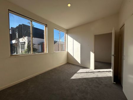 240 Adderley Street, West Melbourne VIC 3003 - Photo 2
