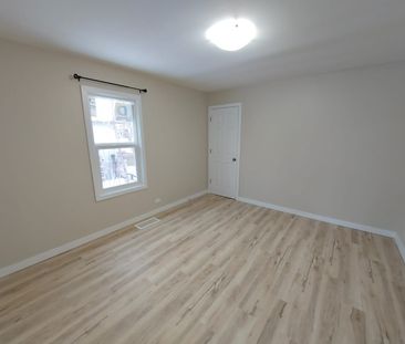 2 Bed + Den South Hill Home! - Photo 6