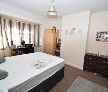 3 bedroom flat to rent - Photo 6