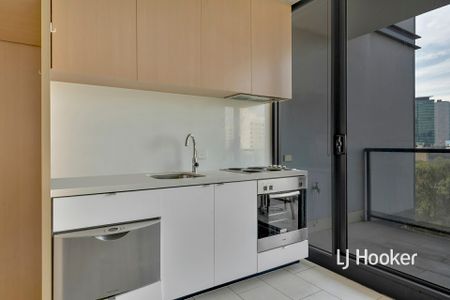 Premium Waterfront View apartment in CBD! - Photo 5