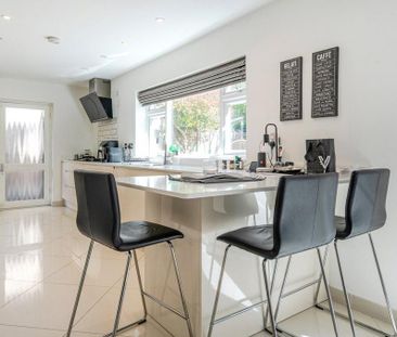 4 bedroom detached house to rent - Photo 3