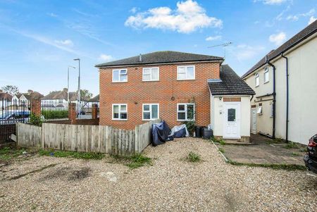 Pinner Road, Northwood, HA6 - Photo 4