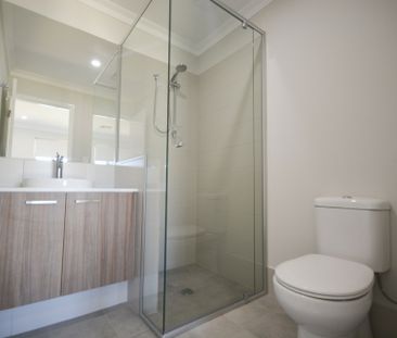 Brand New Three Bedroom Dual Living Property! - Photo 4