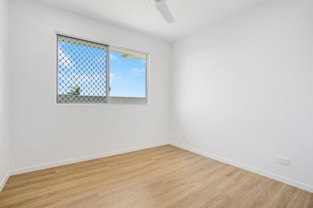 SIMPLY STUNNING! PRIVATE, MODERN & SPACIOUS DUPLEX IN A1 LOCATION! - Photo 5