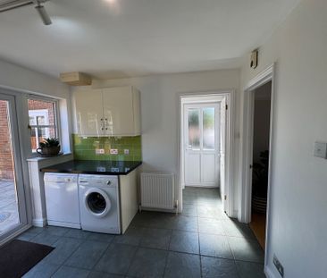 2 bed end of terrace house to rent in The Common, High Wycombe, HP14 - Photo 6