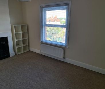 2 bedroom semi-detached house to rent - Photo 2