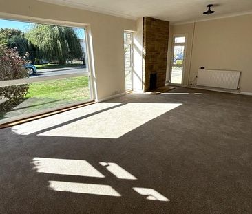 4 bedroom detached bungalow to rent - Photo 4