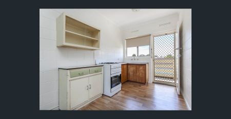 Between the City and Sea - Photo 5