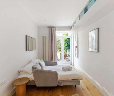 Beautifully Furnished Garden Flat in Prestigious Clifton Location - Photo 4
