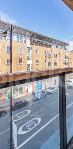 spacious 2 bedroom property within a modern development close to Angel - Photo 1