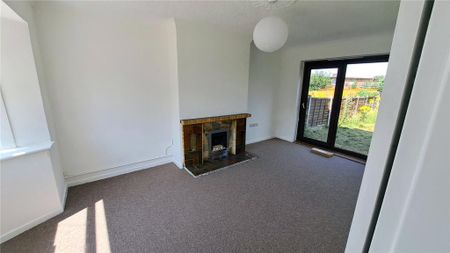 3 bedroom semi-detached house to rent - Photo 2