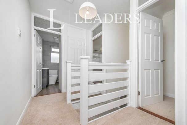 3 bedroom semi-detached house to rent - Photo 1