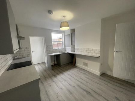 2 bedroom terraced house to rent - Photo 4