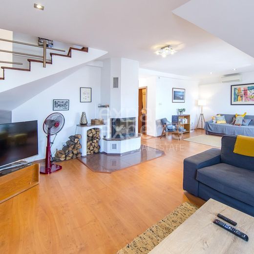 Priestranný 3i mezonetový byt 150 m2, so strešnou terasou s výhľadom - Photo 1