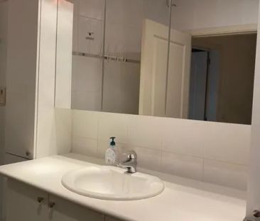 Mooi gelijkvloers appartement met 1 slaapkamer + bureauruimte en autostaanplaats in Eindhout! - Foto 3