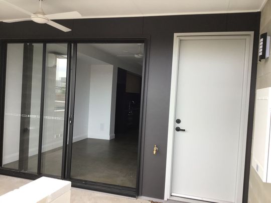 Perfect Location - 3 Bedroom Home In Aura!! - Photo 1