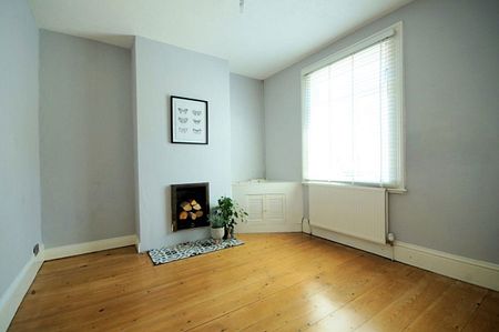 A 2 Bedroom House in Cheltenham GL50 4HS - Photo 4