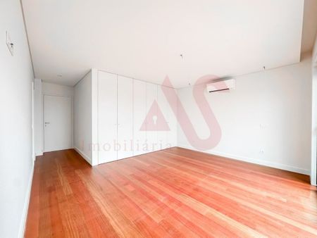 4 room luxury Apartment for rent in Matosinhos, Distrito do Porto - Photo 4