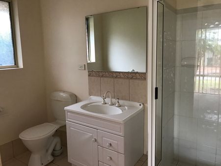 "Well presented Unit in a Secure Complex" - Photo 5