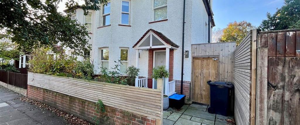 4 bedroom semi-detached house to rent - Photo 1