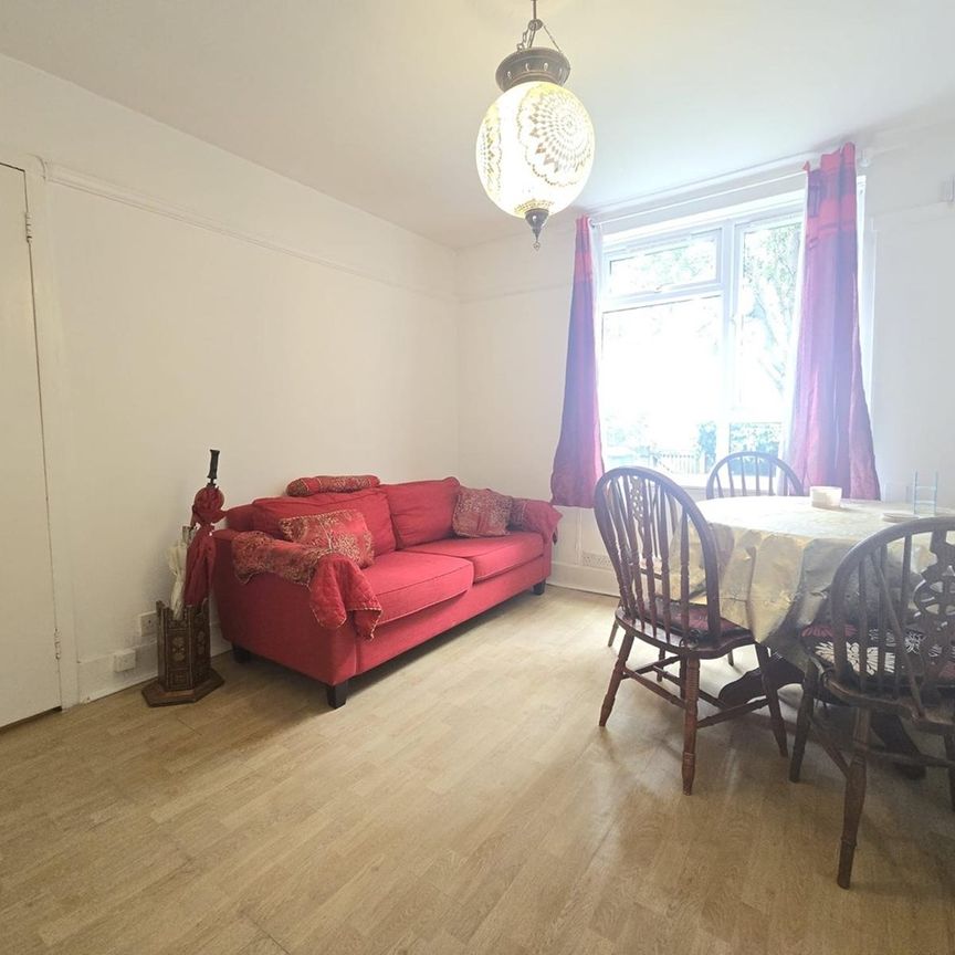 3 Bed Flat, London, W3 - Photo 1