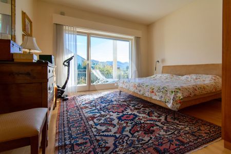 ANCIENT CHARM AND MODERN COMFORT: ELEGANT 4.5-ROOM APARTMENT WITH LAKE VIEW - Photo 5