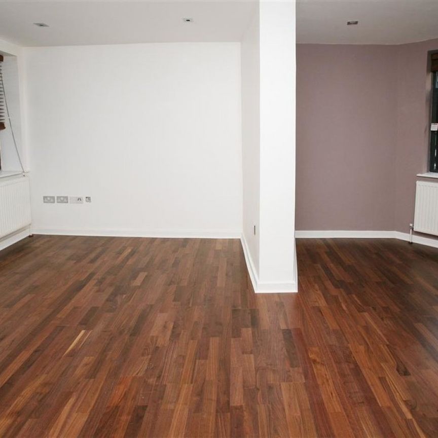Jacob Mansions, Umberston Street, Whitechapel, London E1 - Photo 1