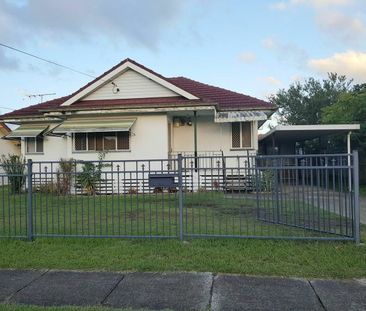 GREAT LOCATION - WALK TO SHOPS, TRANSPORT AND SCHOOLS - Photo 4