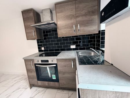 Two bedroom Annex flat ideal for two students-£1600 pcm - Photo 5