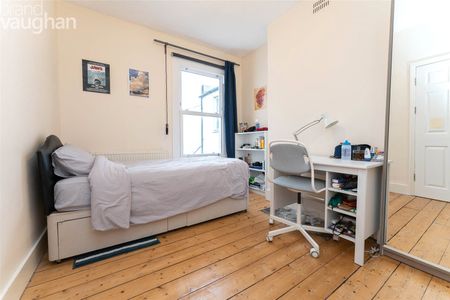 4 bedroom terraced house to rent - Photo 3