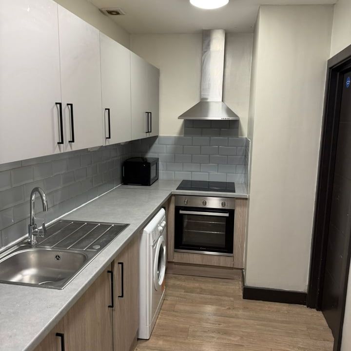 Studio Flat, Middle Road, SW16 - Photo 1