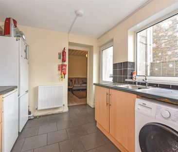 Room For Rent Meadow Street, Pontypridd - Photo 6