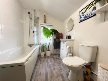 2 bedroom semi-detached house to rent - Photo 4