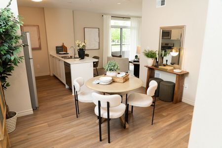 South Carriage Place II - Photo 5