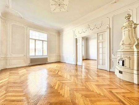 TOPLAGE NÄHE THERESIANUM | EXKLUSIVE, HELLE 5-ZIMMER | ALTBAU MIT GARTENSEITIGEM BALKON | U-BAHN-NÄHE - Photo 2