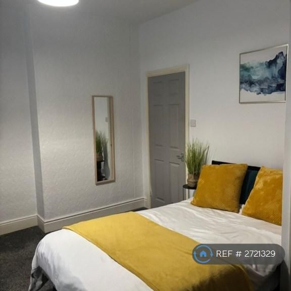 1 bedroom in a house share to rent - Photo 1