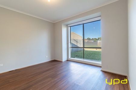 Charming Family Home in Cranbourne West - Photo 5