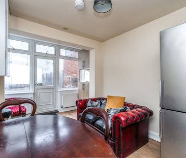 4 Bed Terraced House, Glenwood Road, N15 - Photo 2