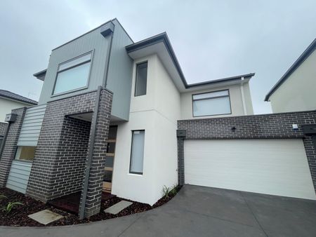 2/75 King Street, Airport West VIC 3042 - Photo 2