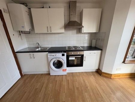 Flat , - Biscot Road, Luton - Photo 3