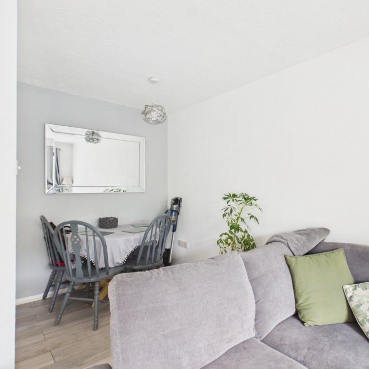 Old Fives Court, Burnham, Bucks,SL1 - Photo 1