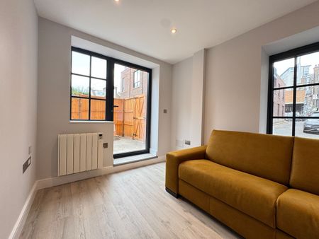 2 Bed Flat, High Road, HA0 - Photo 2