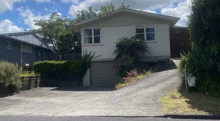 Warm, Inviting Home Perfect for Families - Photo 5