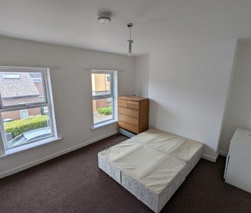 4 bedroom terraced house to rent - Photo 3