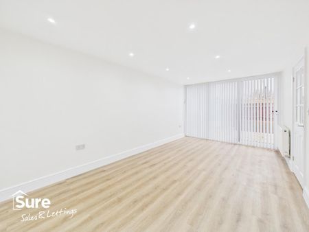 3 bedroom end of terrace house to rent - Photo 2