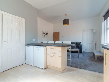 4 bedroom maisonette to rent - Photo 2