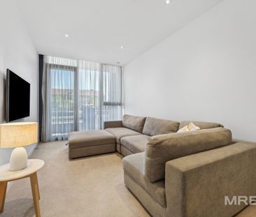 Designer on apartment plus enclosed study/multi-purpose room - Photo 1