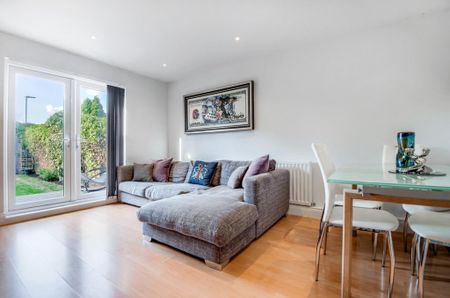 2 bedroom end of terrace house to rent - Photo 3